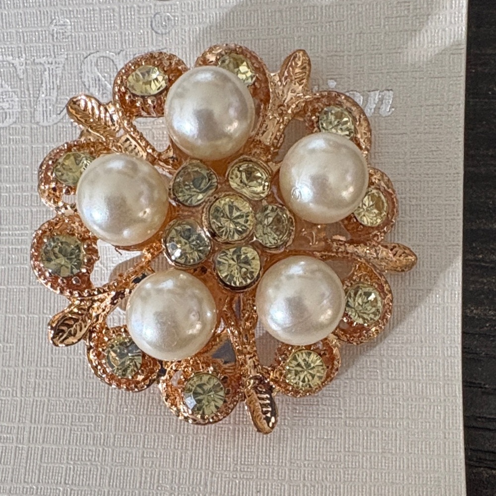 Gold and Pearl Brooch